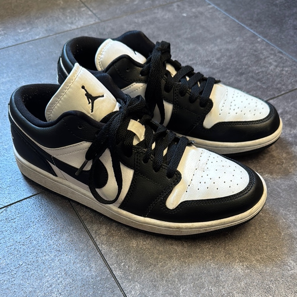 Nike Jordan lows Black and White Athletic Shoes Low-Top Design